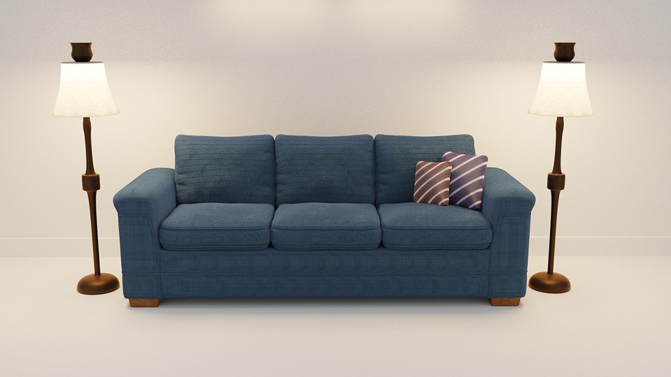 Flot sofa med lamper på hver side
