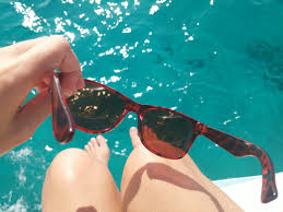 Solbriller til brug ved poolen