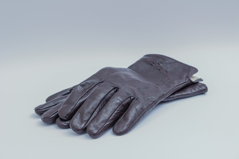 Et par grå handsker til damer