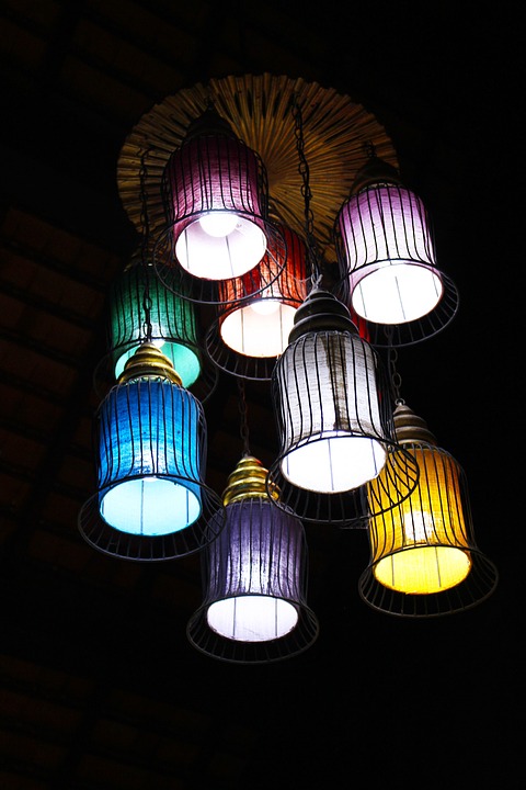 Loftslampe i mange forskellige farver